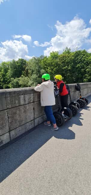 2H Best of München Sightseeings Tour - Hearing the guide: live English/German plus audio support