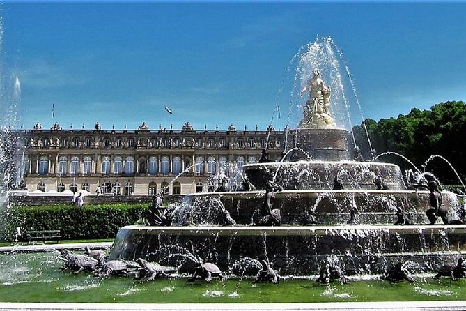 3 Day Private Tour Of Bavarian Highlights Including Neuschwanstein Castle from Munich - Day 2: Oberammergau’s painted houses, then Linderhof and its gardens