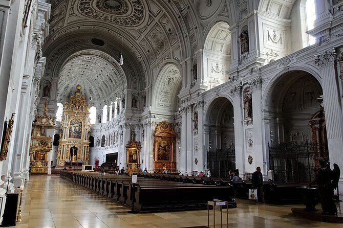 5 Top Churches in Munich Private Walking Tour - Meeting at Marienplatz: pickup rules and the common start-time pitfall