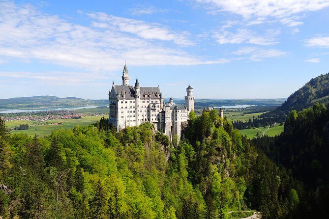 Beer and a Castle, A Neuschwanstein Tour - Ettal monastery and brewery samples: where the day gets calmer