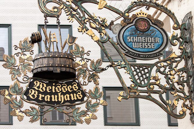 Brewing Through the Ages: A Tour of Munich's Beer Culture - Hofbräuhaus: public beer and the city’s social life