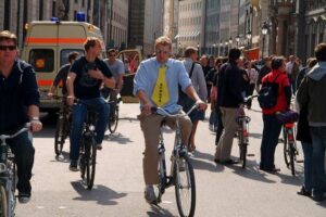 City Bike and English Garden Tour - Marienplatz Start: The Tour’s Central Anchor