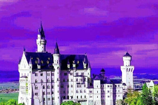 Comfort Mini-Van & Professional and FRiENDLY Guide: CUSTOMIZED 1-DAY TOUR from Munich - Munich quick hits with your long-time local guide
