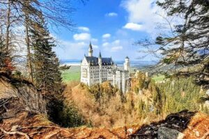 EXCLUSiVE SKIP-THE-CROWDS Neuschwanstein and Linderhof Castle Tour from Munich INCL. TICKETS - Luxury transfer from Munich: the calm before the castles