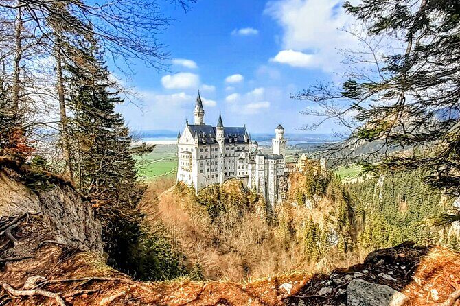 EXCLUSiVE SKIP-THE-CROWDS Neuschwanstein and Linderhof Castle Tour from Munich INCL. TICKETS - Luxury transfer from Munich: the calm before the castles