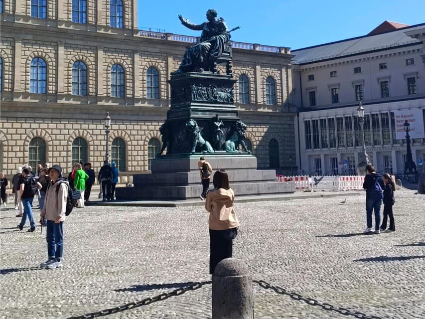 Exploring Munich by Pedicab: Premium Two Hour Tour - Drinks included: a small perk that changes the mood