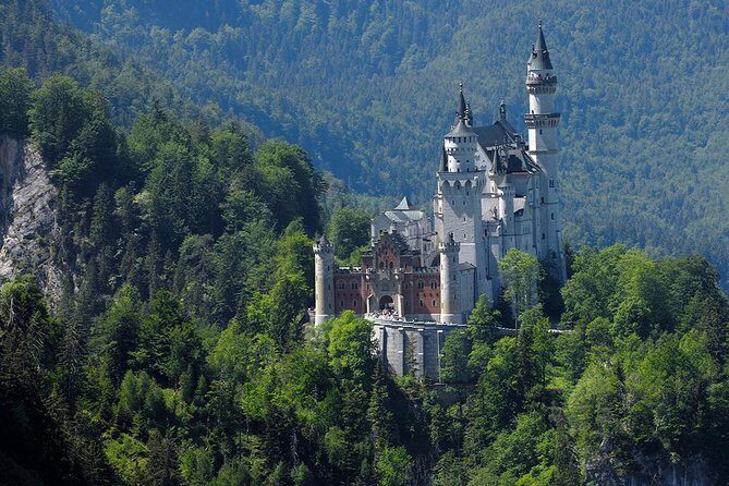 Express 6 tour from Munich to Neuschwasntein Castle - Meeting at Arnulfstraße 3 and why 7:15am changes everything