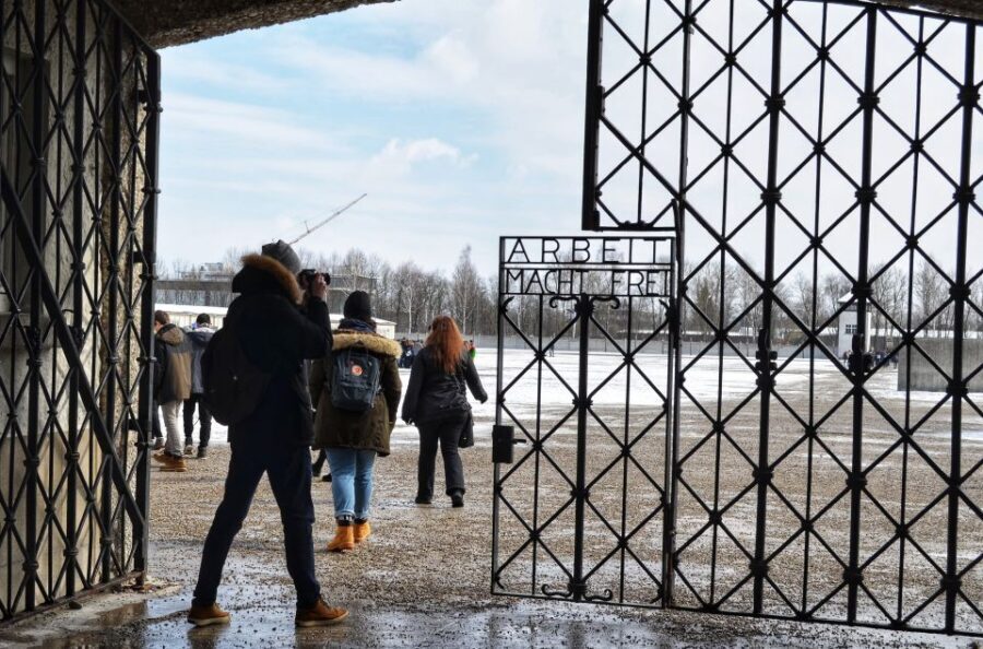 From Munich: Dachau Memorial Site Tour in Spanish - How the Permanent Exhibition Shapes What You See Outside