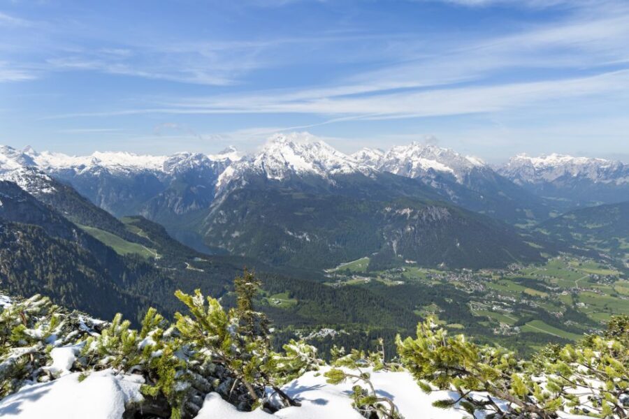 From Munich: Guided Group Tour to Eagle’s Nest - Guide style: why names keep coming up