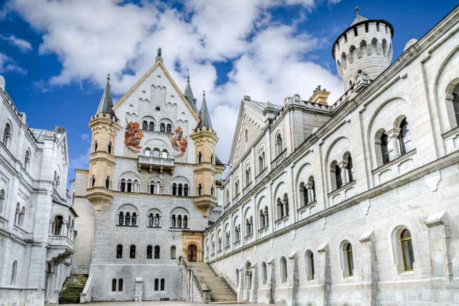 From Munich: Trip to Neuschwanstein & Linderhof in Spanish - King Ludwig II’s palaces: why this day trip feels like a story