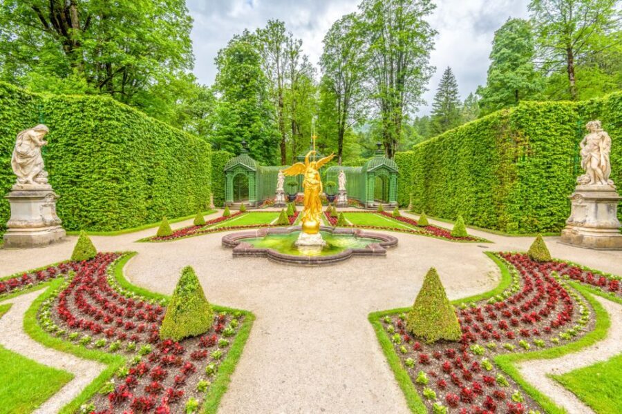 From Munich: Trip to Neuschwanstein & Linderhof in Spanish - Neuschwanstein inside: the fairytale castle, plus the viewpoints