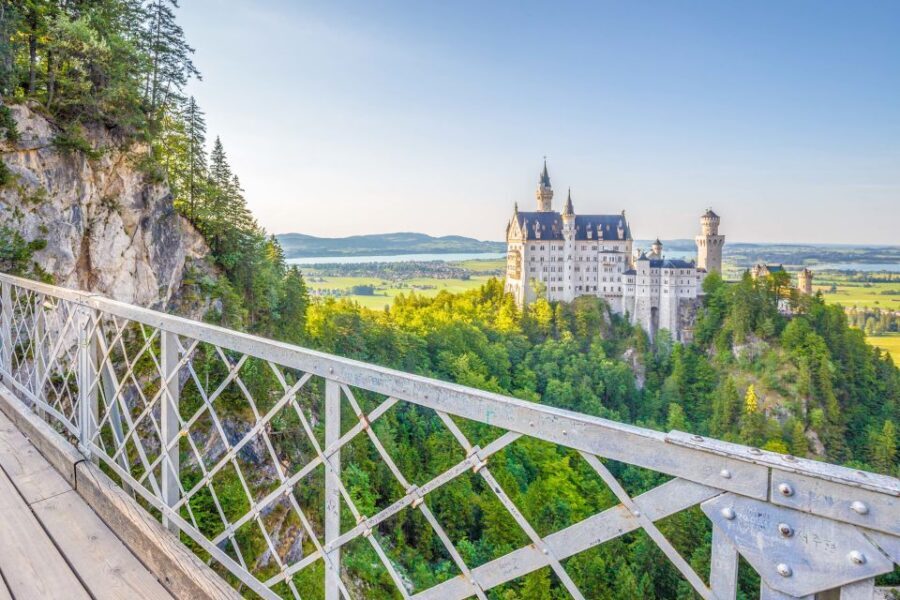 From Munich: Trip to Neuschwanstein & Linderhof in Spanish - The drive through Bavaria’s pre-alpine region: the scenery you can actually use