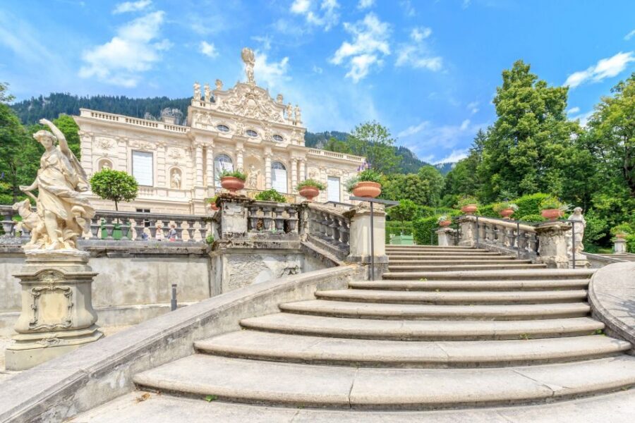 From Munich: Trip to Neuschwanstein & Linderhof in Spanish - Linderhof Palace: Baroque charm with a more intimate scale