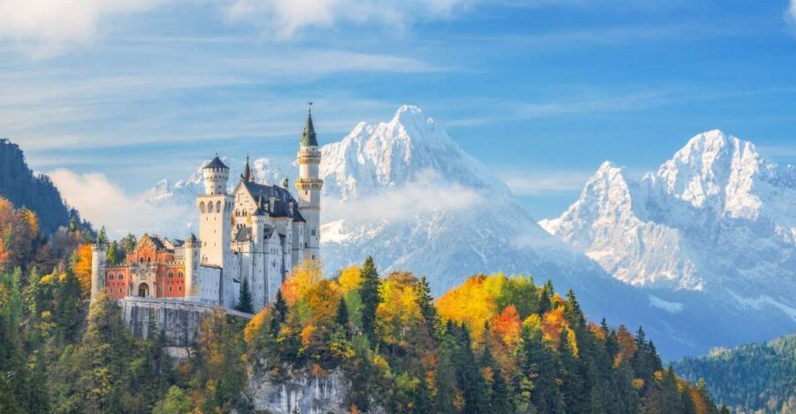 From Munich: Trip to Neuschwanstein & Linderhof in Spanish - Spanish-only guidance: great if you speak it, limiting if you don’t