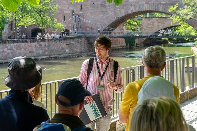 Get to know Nuremberg. Highlights in the old town - Kettensteg chain bridge: a metal engineering relic from 1824