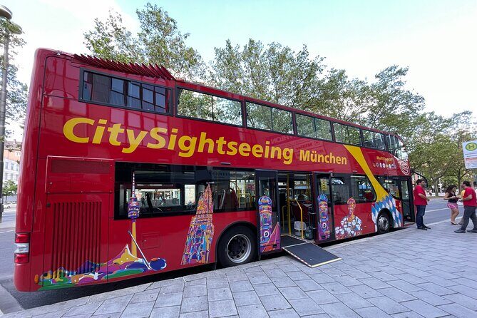 Hop-On Hop-Off Tour CitySightseeing Munich - Schwabing and the north pull: Stachus, Karlsplatz, and Leopoldstr