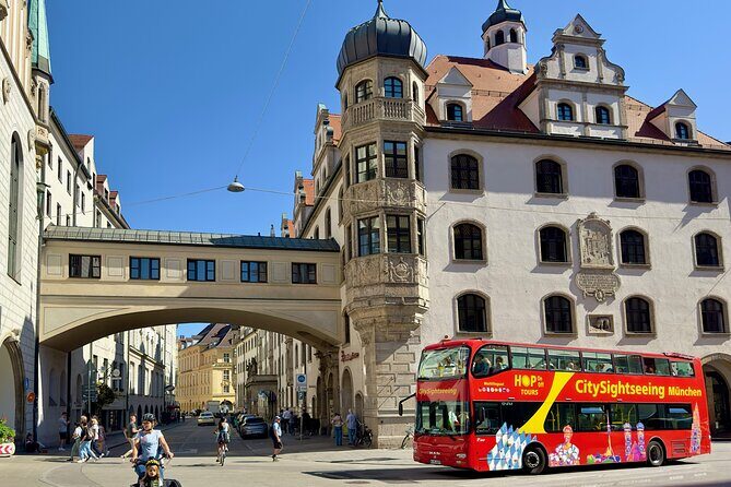 Hop-On Hop-Off Tour CitySightseeing Munich - English Garden side trip: Englischer Garten and the Siegestor area
