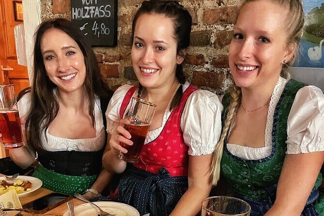 Lunch Like a Local: Munich's ORIGINAL Viktualienmarkt Food Tour - Viktualienmarkt at lunchtime: why this works so well