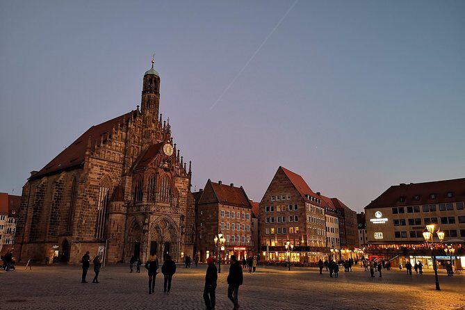 Medieval Tour in Nuremberg in Spanish - A 3:30 pm story walk through streets you already know