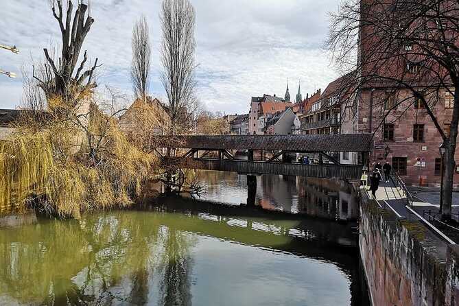 Medieval Tour in Nuremberg in Spanish - Stop 5: Ehekarussell and the source of married-life delights