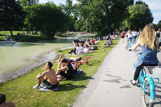Mini Classic Bike Tour @ 4pm incl. Beer Garden & Surfers 2,5 hrs - Residenz and Hofgarten: where the pace shifts from regal to calm