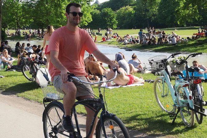 Mini Classic Bike Tour @ 4pm incl. Beer Garden & Surfers 2,5 hrs - Max-Joseph-Platz and Odeonsplatz: stories tied to power, opera, and drama