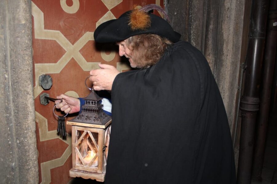 München: Der Nachtwächter für Kinder - Führung auf Deutsch - How the Night Watchman Tour Makes Medieval Munich Click