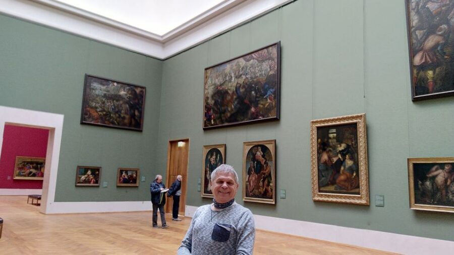 Munich: Alte Pinakothek Skip-the-Line & Guided Walking Tour - Meet at the entrance: the tour start that gets you oriented