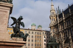 Munich and Nazi History Combination Day Tour Small Group - Starting from Marienplatz at 09:00 and using public transport the smart way