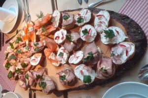 Munich Beer and Bavarian Bites Private Tour - Beer tastings in a historical setting: match three beers with Bavarian dishes