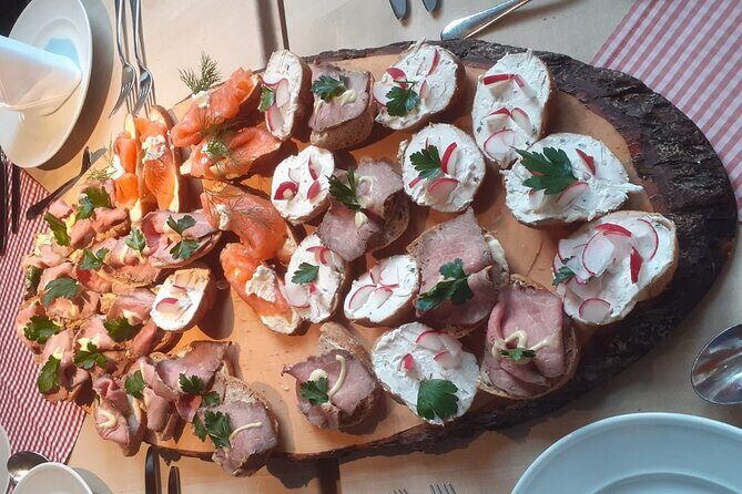 Munich Beer and Bavarian Bites Private Tour - Beer tastings in a historical setting: match three beers with Bavarian dishes