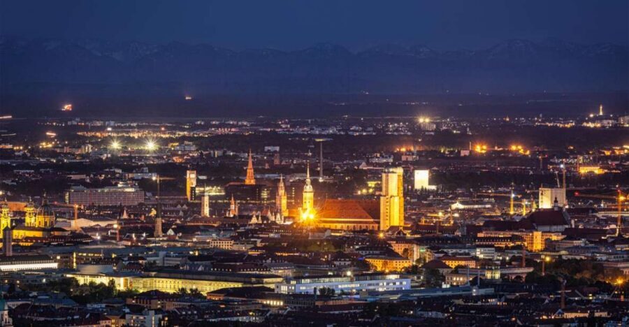 Munich: Christmas Market Magic Walking Tour with a Local - The Best Part Isn’t the Lights: The Food Moments