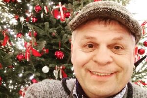 Munich Christmas Market Small Group Tour with Gingerbread Heart - Stop 1: Karlstor, Ice Skating Energy, and Bavarian Holiday Stories