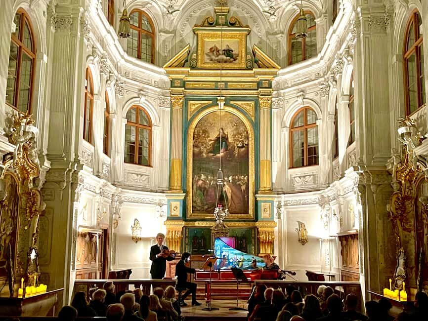 Munich: Classical Concert at the Residenz Palace - Meeting at the Löweneingang (lion gate) and finding the chapel area