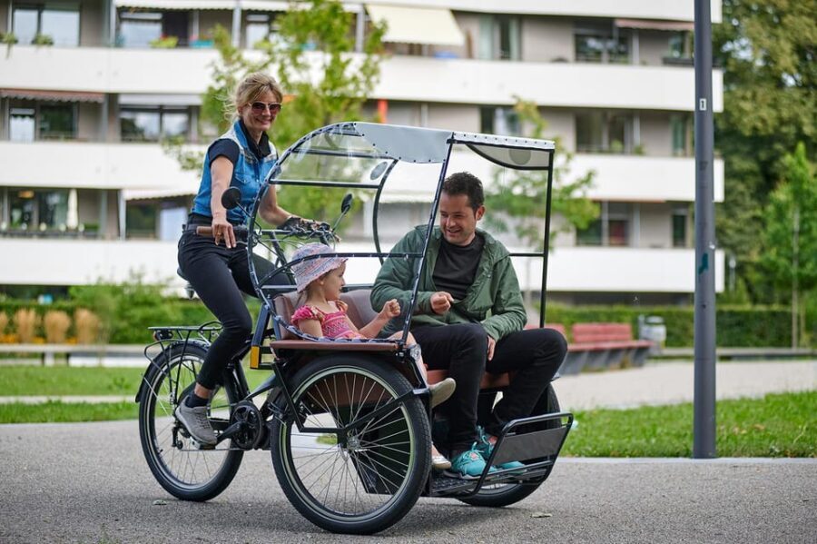Munich: Day-rent rickshaw and explore Munich yourself - The Coolly® three-wheel eBike: built for family pacing