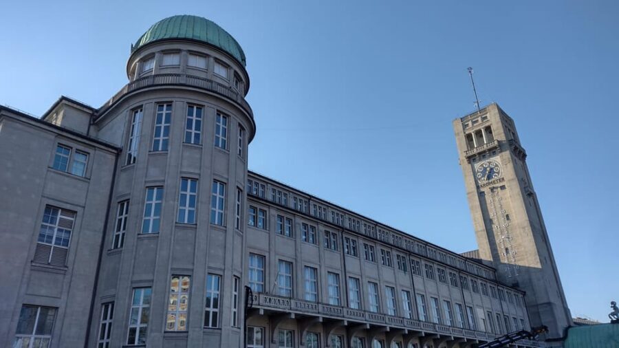 Munich: Deutsches Museum Guided Tour with Entry Ticket - Meeting at the Cashier and Getting Moving Fast