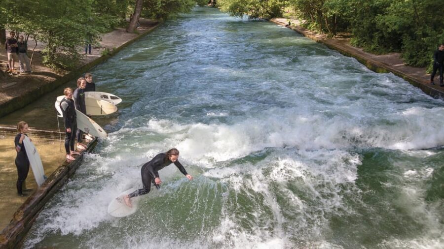 Munich: Eisbachwelle River Surfing Experience - Beginners vs intermediates: what makes the Eisbach wave technical