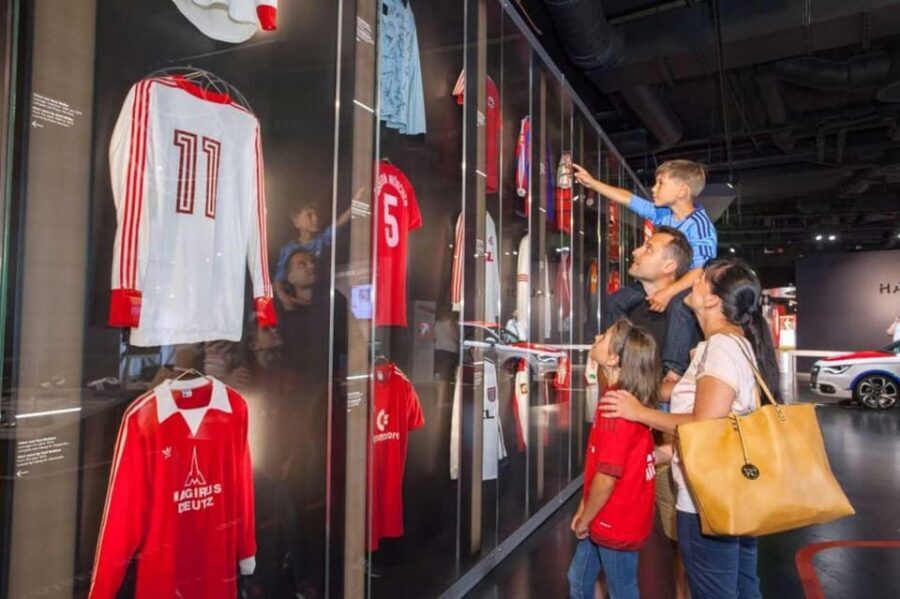 Munich: FC Bayern Museum + Arena View - Audio guide via Allianz Arena app: your personal pacing button