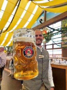 Munich: Guided Oktoberfest Experience with Beer and Lunch - Getting into the Wiesn with less stress
