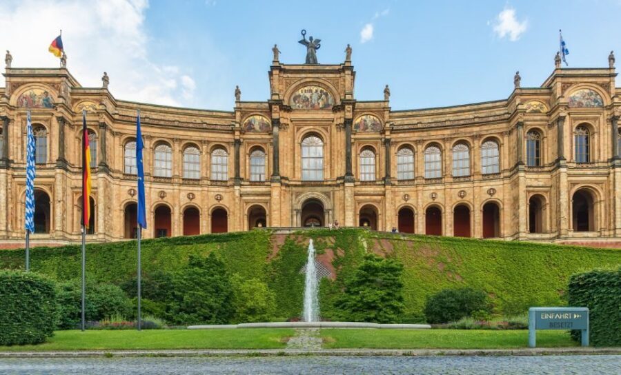 Munich: Highlights Private Bike Tour with Licensed Guide - Should you book this Munich bike tour?