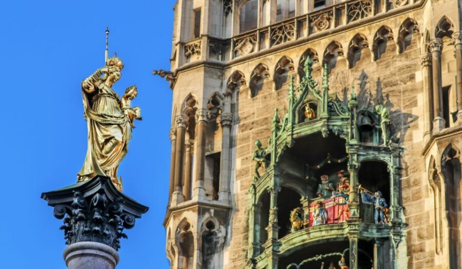 Munich: Highlights Private Bike Tour with Licensed Guide - Four-hour route: Königsplatz, Ludwigstraße, and Museum Quarter time