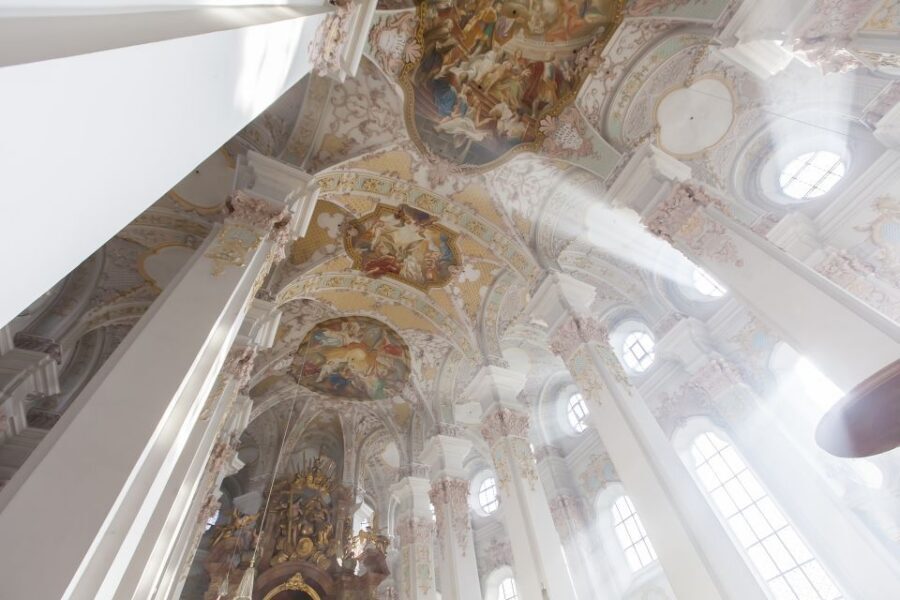 Munich: Highlights Private Bike Tour with Licensed Guide - Six-hour cycling: English Garden, Eisbach River, and Isar crossings