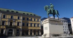 Munich: Historical Walking Tour Maxvorstadt with GEO Epoche - From Odeonsplatz toward Maxvorstadt: the city changes as you walk