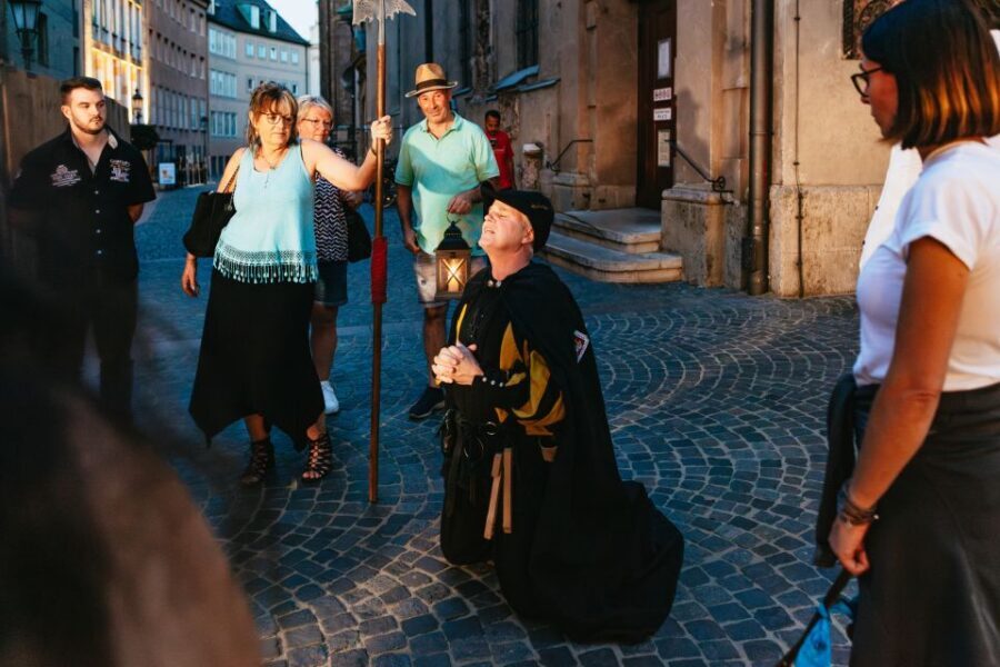 Munich: Middle Ages Tour with Night Watchman - Meeting Wolfram at Marienplatz: lantern, horn, and medieval garb