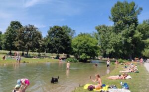 Munich: Mini Classic Bike Tour with Beer Garden Stop at 4 PM - Meeting Under the Old Town Hall Tower: Getting Started Cleanly