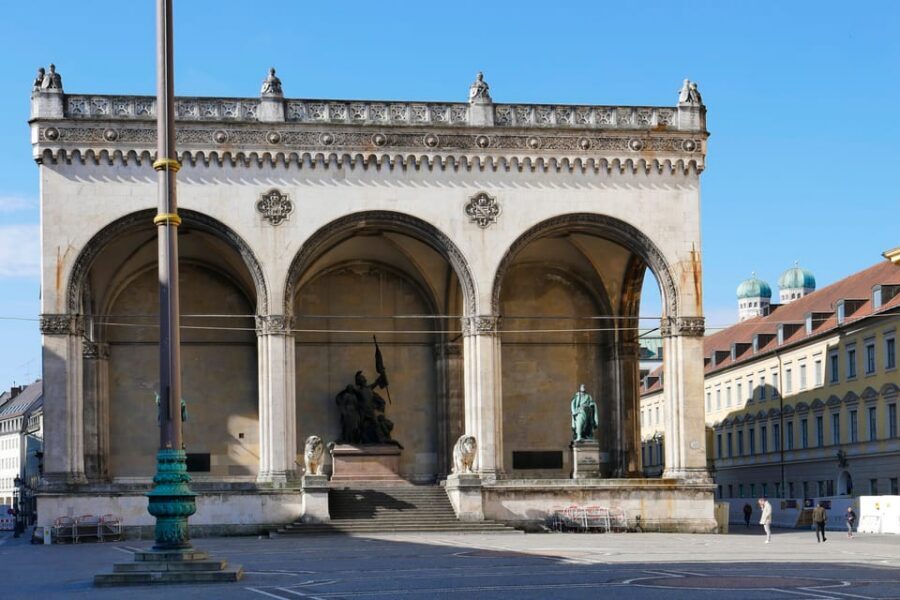 Munich: National Socialism Historical Tour in GERMAN - Feldherrnhalle at Odeonsplatz and the Beer Hall Putsch
