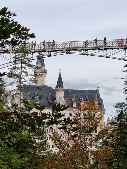 Munich: Neuschwanstein Castle by Bus with Alpine Bike Ride - Getting to Neuschwanstein: Mary’s Bridge vs. the uphill path