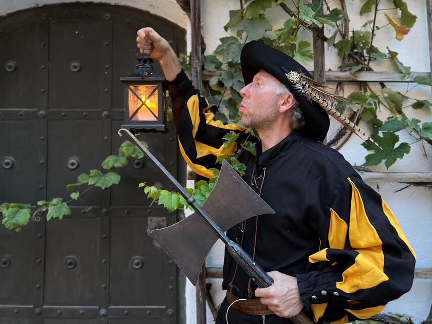 Munich: Night Watchman Tour for Kids (6 - 12 years) - 75 min - A medieval night watchman costume that kids can recognize instantly