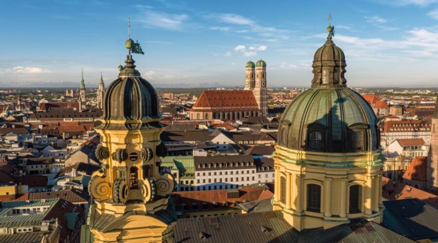 Munich: Old Town Guided Walking Tour - Getting Your Bearings on Marienplatz Fast