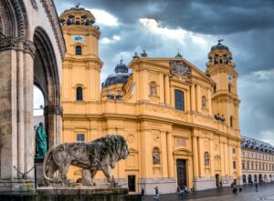 Munich: Old Town Highlights Private Walking Tour - How the private guide changes your Munich Old Town experience